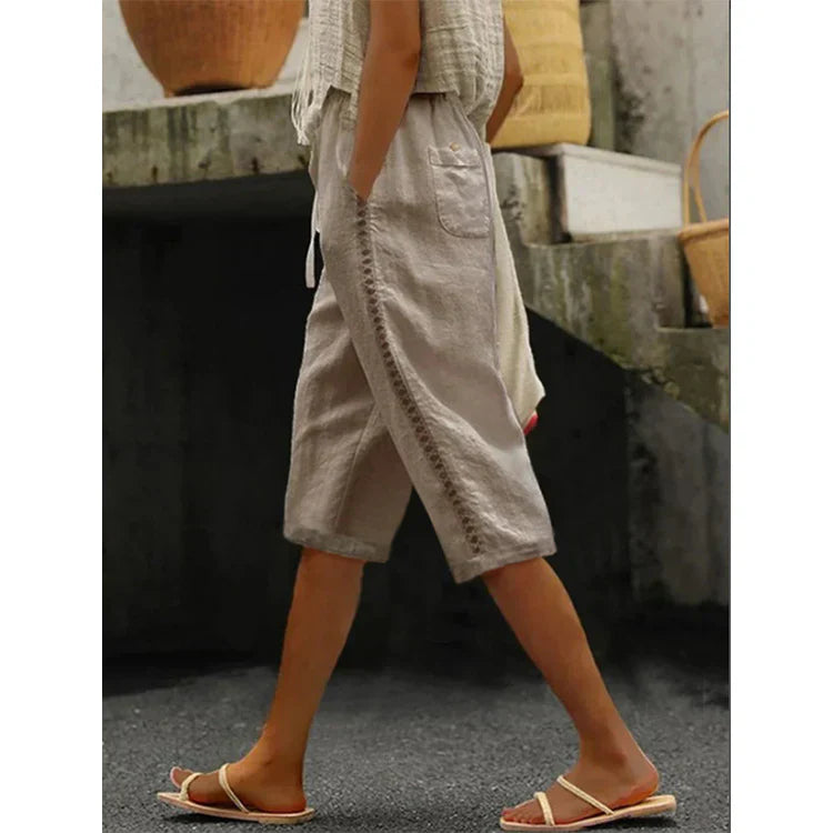Summer trousers in capri length for women with lace details