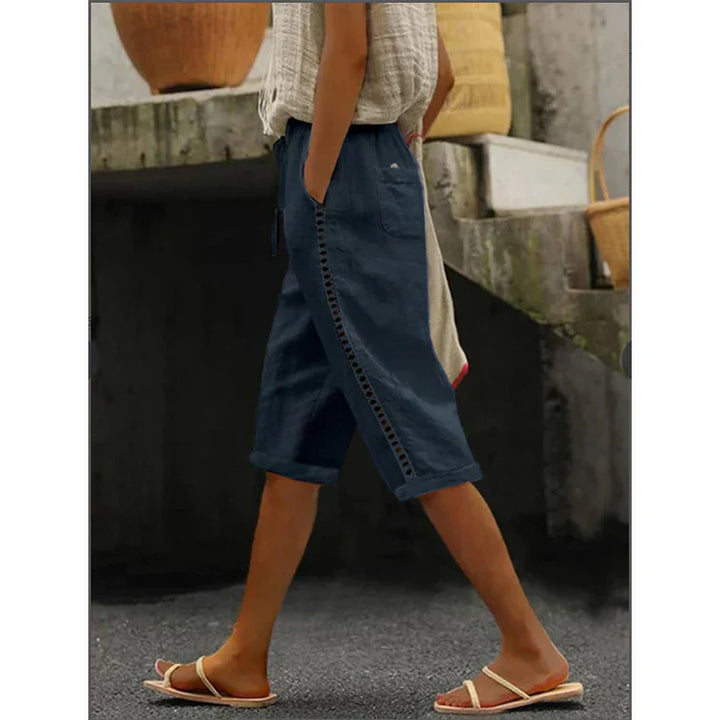 Summer trousers in capri length for women with lace details