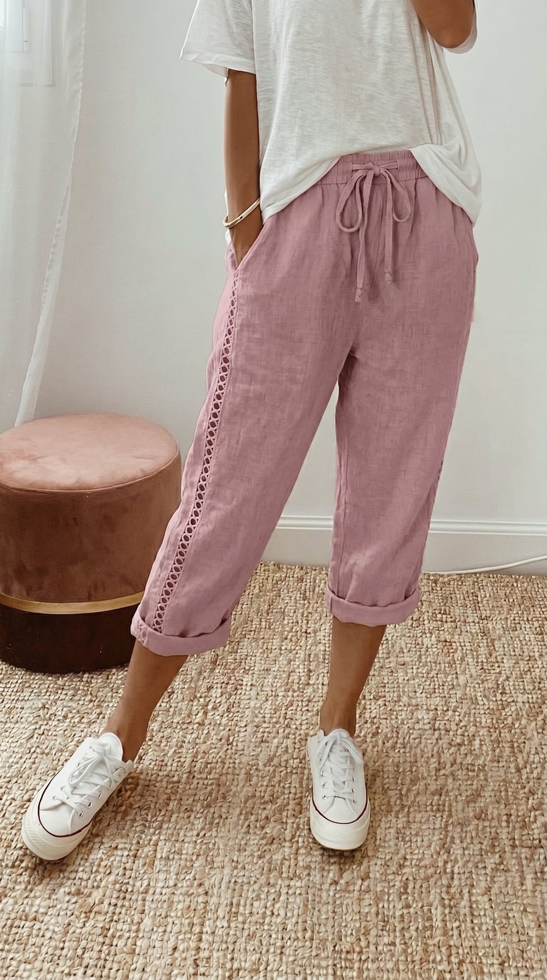 Summer trousers in capri length for women with lace details