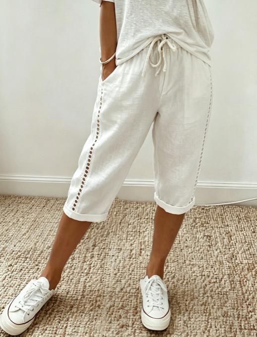 Summer trousers in capri length for women with lace details