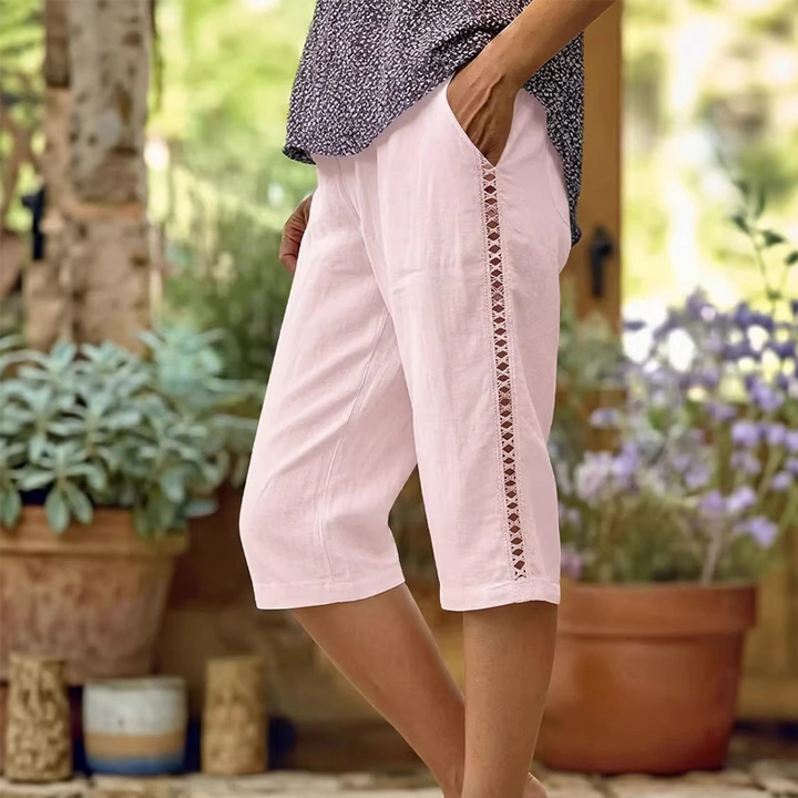 Summer trousers in capri length for women with lace details