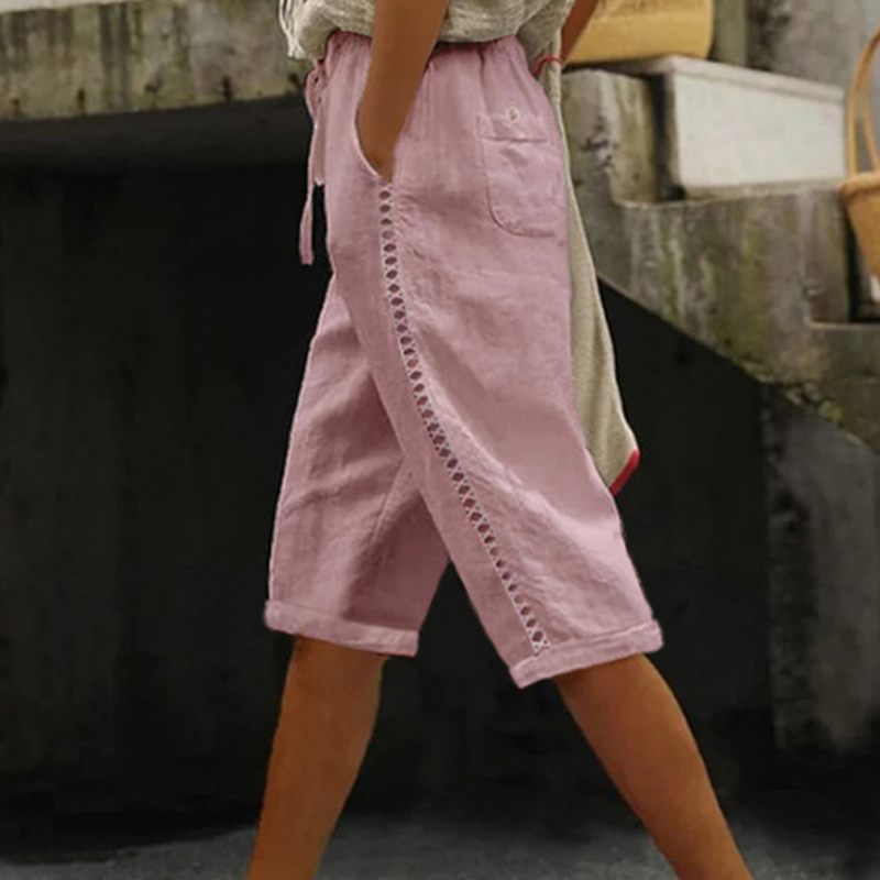 Summer trousers in capri length for women with lace details