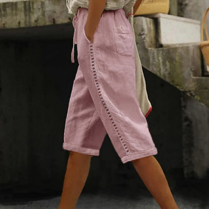 Summer trousers in capri length for women with lace details