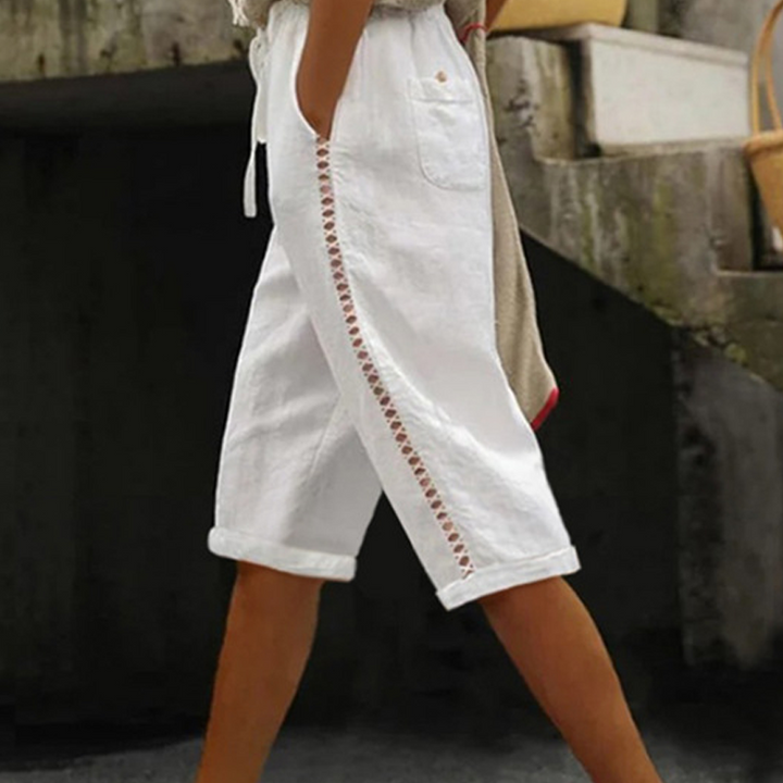 Summer trousers in capri length for women with lace details
