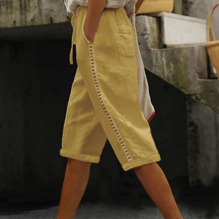 Summer trousers in capri length for women with lace details